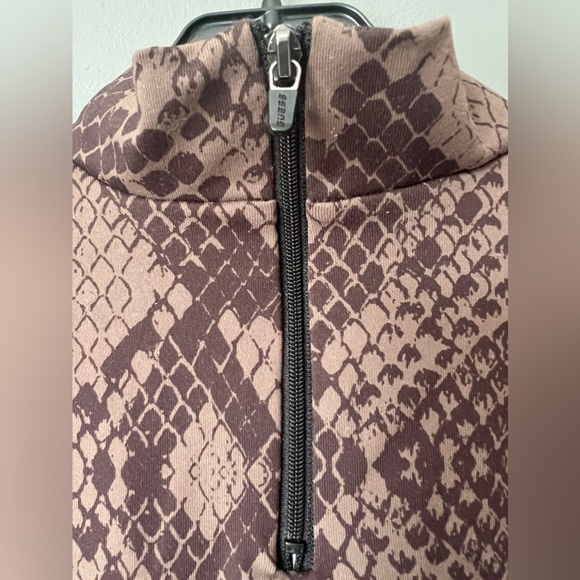 GUESS Mock Neck Erin Crop top (XS) - Picture 7 of 8